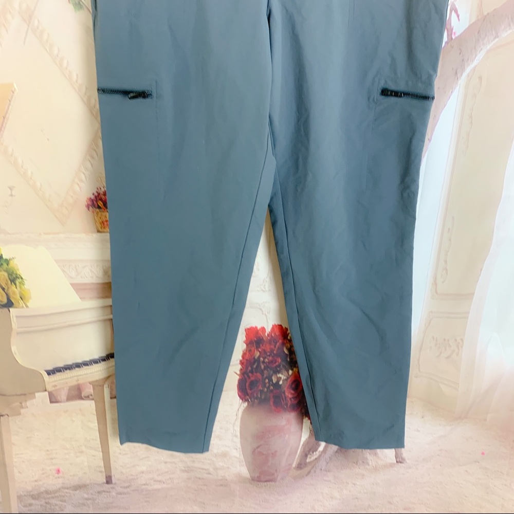 NEW GapFit Dark Pearl Cargo Active Pants - Picture 3 of 11